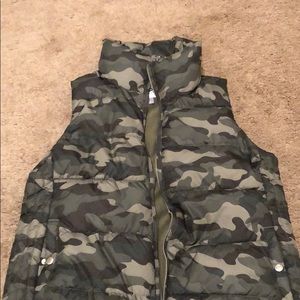 Women’s size medium camo vest